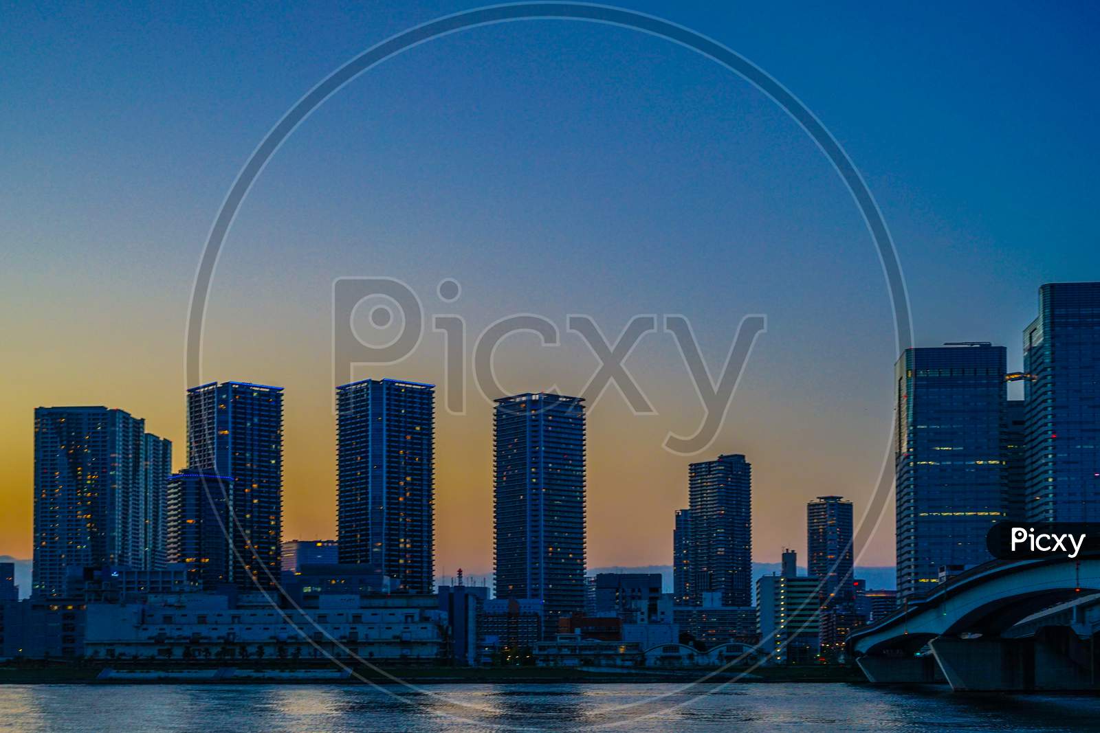 Image Of High Rise Apartment Group Of Chuo Ku Tokyo And Evening Cq Picxy