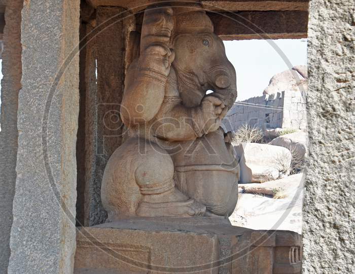 Sasivekalu Ganesha Statue, Ancient Architecture From The 14Th Century Vijayanagara Empire At Hampi Is A Unesco World Heritage Site.
