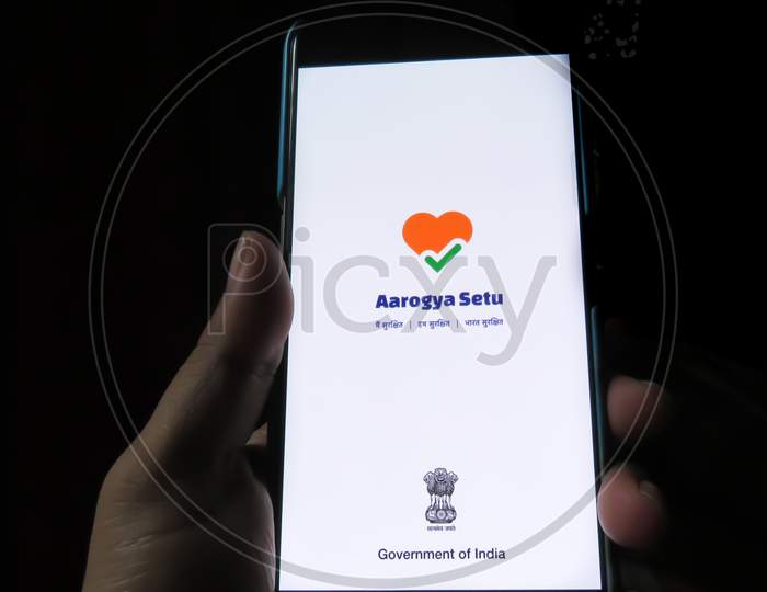 Using Of Aarogya Setu App For Covid-19 On Smart Phone. Using Of Aarogya Setu App Lauched By Indian Government For Covid-19 On Smart Phone.