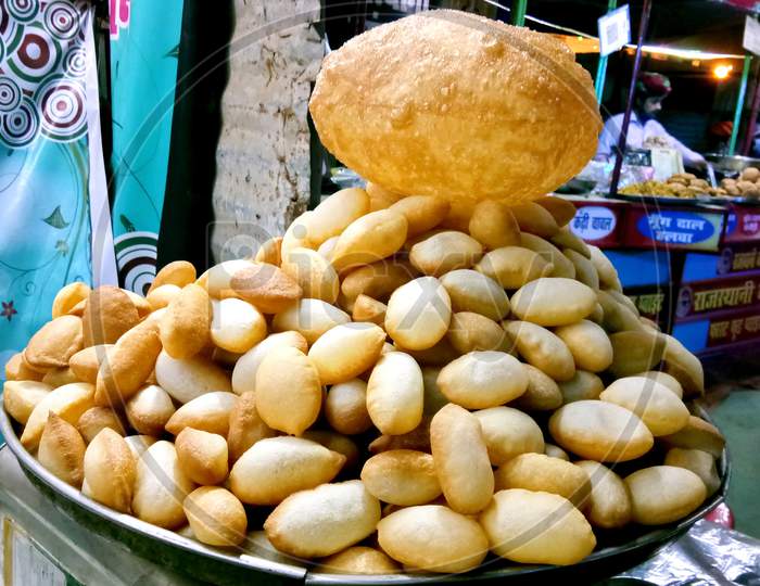 Paani Poori Is An Indian Street Food Snack That Nobody Can Resist.
