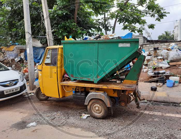 Closeup Of Bangalore Municipal Corporation Has Arranged Garbage Collection Van Or Auto In The City For Solid Waste Management.