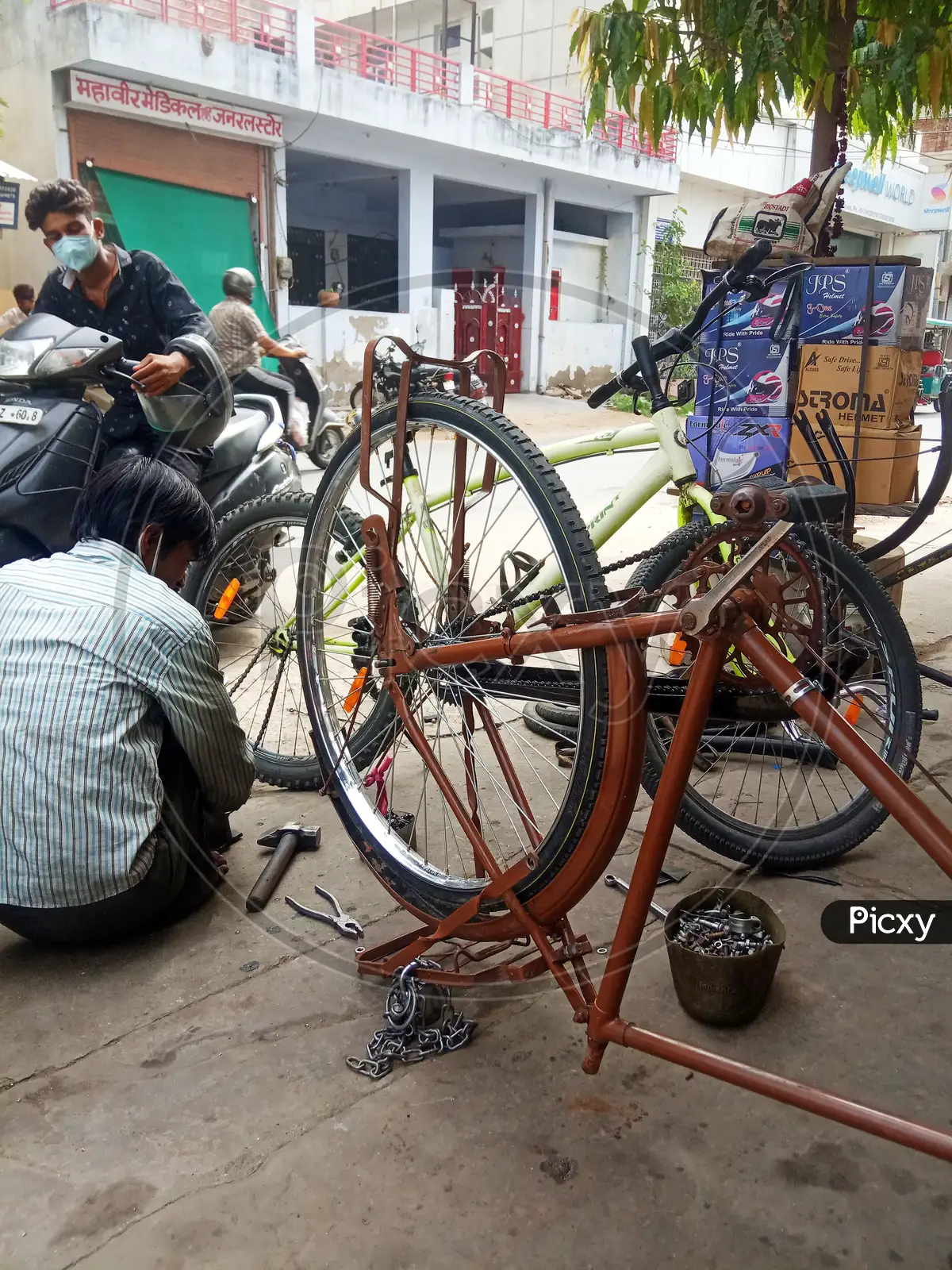 Image of Cycle repairing shop JR009852 Picxy