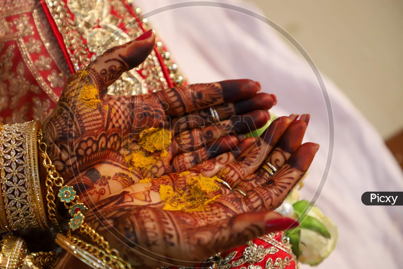 Bride hands with beautiful jewelry and Henna tattoos