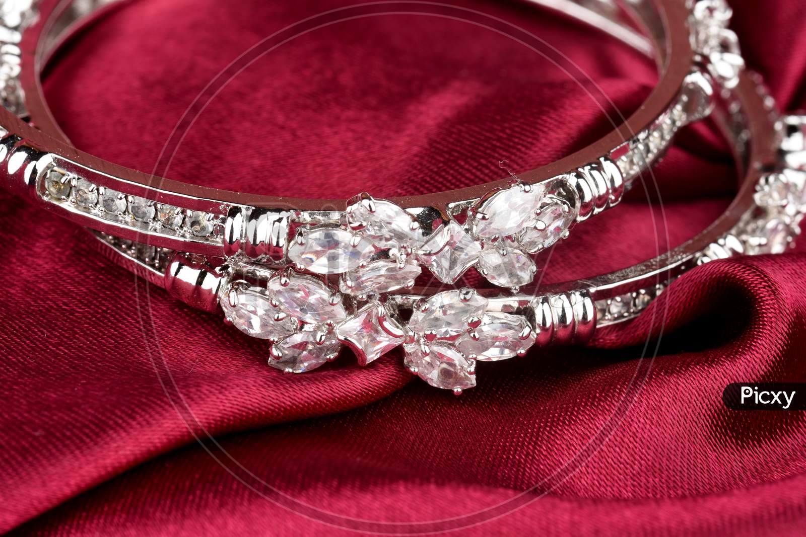 Diamond Bracelet On Cloth, Diamond Jewellery, Diamond Bangles,Diamond Jewelry