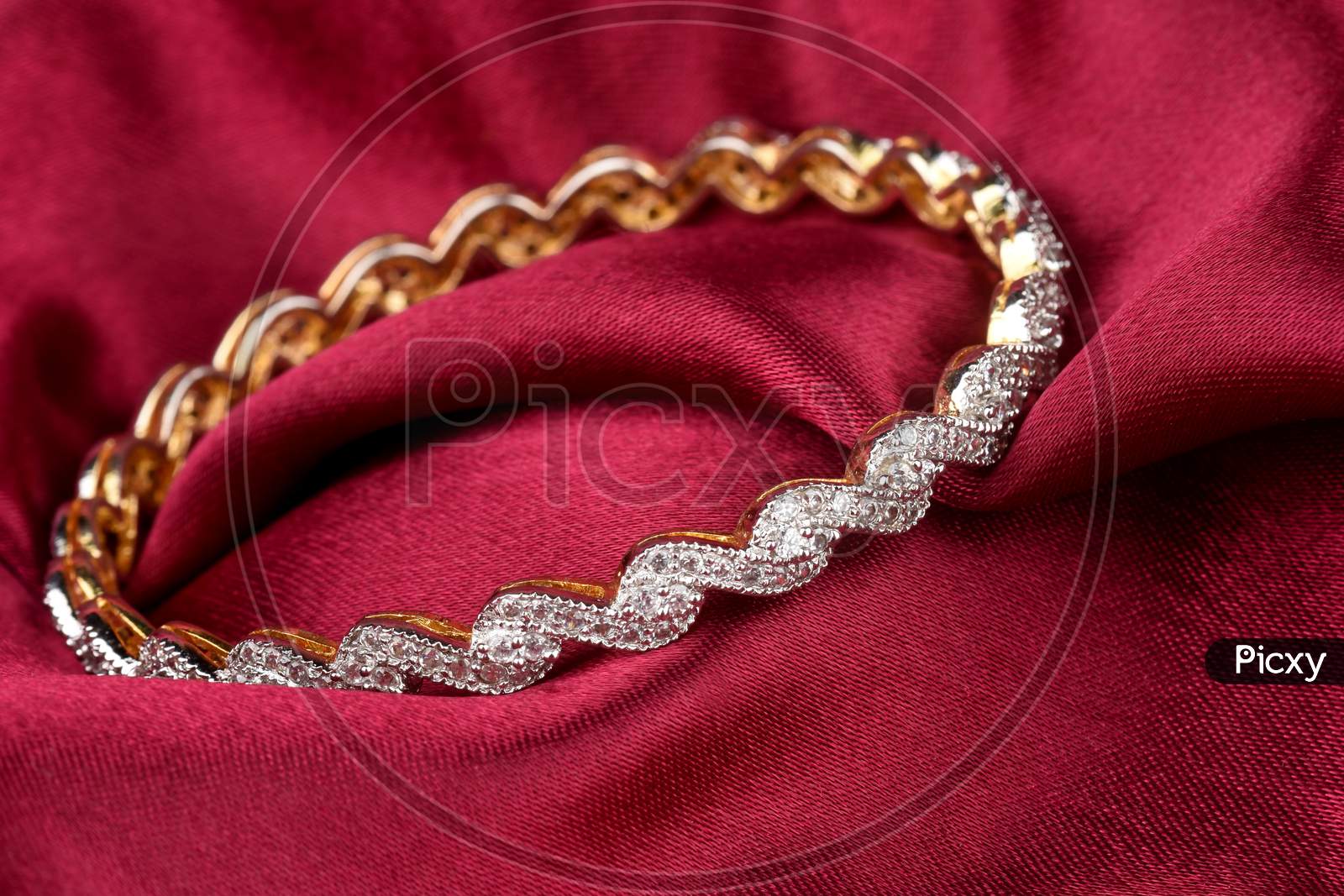 American Diamond Studded Openable Bracelet : JKC7047