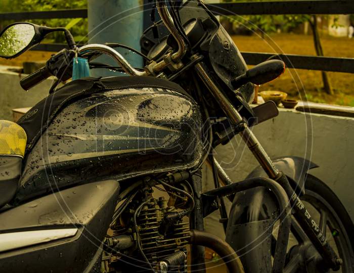 Fuel Tank Of Bajaj Platina. Motorcycle Body Parts, Side Panel , Rubber Parts, Side Box Etc.