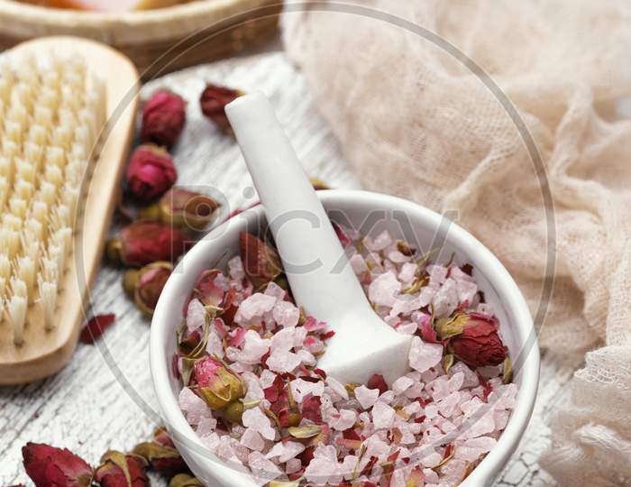 Pink salt and flowers arrangement