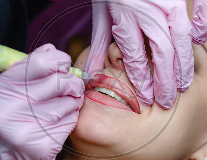 Young Woman Doing Permanent Lip Makeup In A Beautician'S Salon. Close-Up Photo