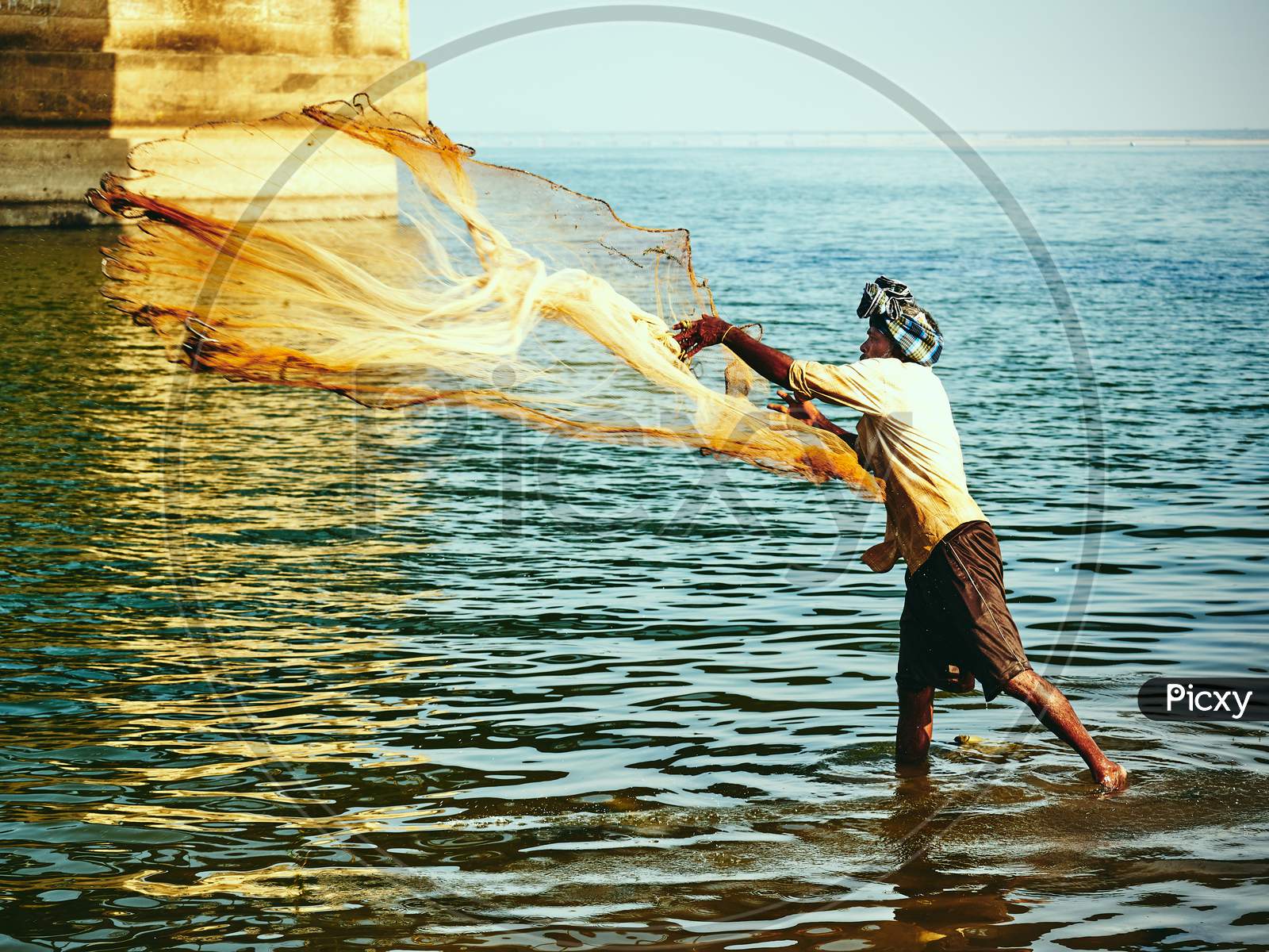 Image of Fisherman throwing Fishing nets-BS660896-Picxy
