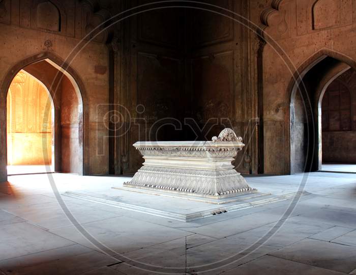 Mausoleum of Safdarjung Tomb, Delhi