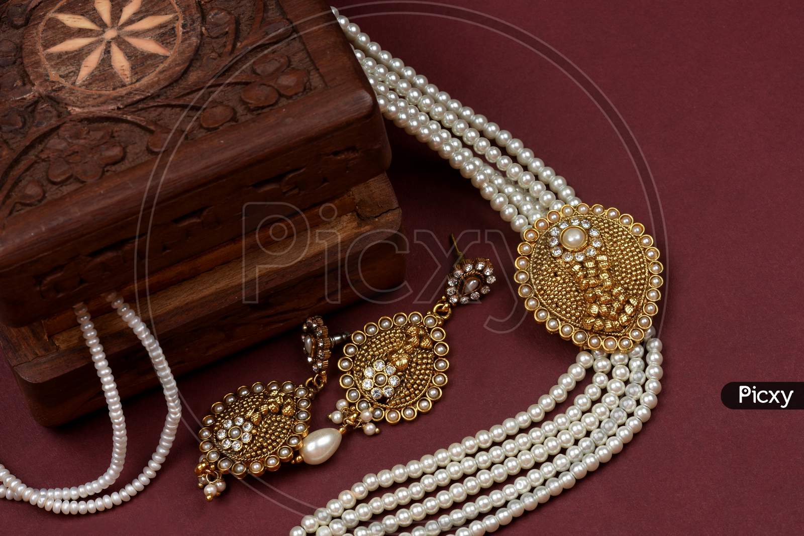 Vintage Wooden Jewellery Box With Indian Traditional Jewelry, Pearl Earrings, Pearl Bracelet Luxury Female Jewelry, Indian Traditional Jewellery,Bridal Gold Wedding Jewellery, Pearl Jewelry