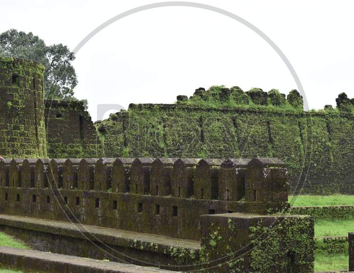 Green Mirjan fort
