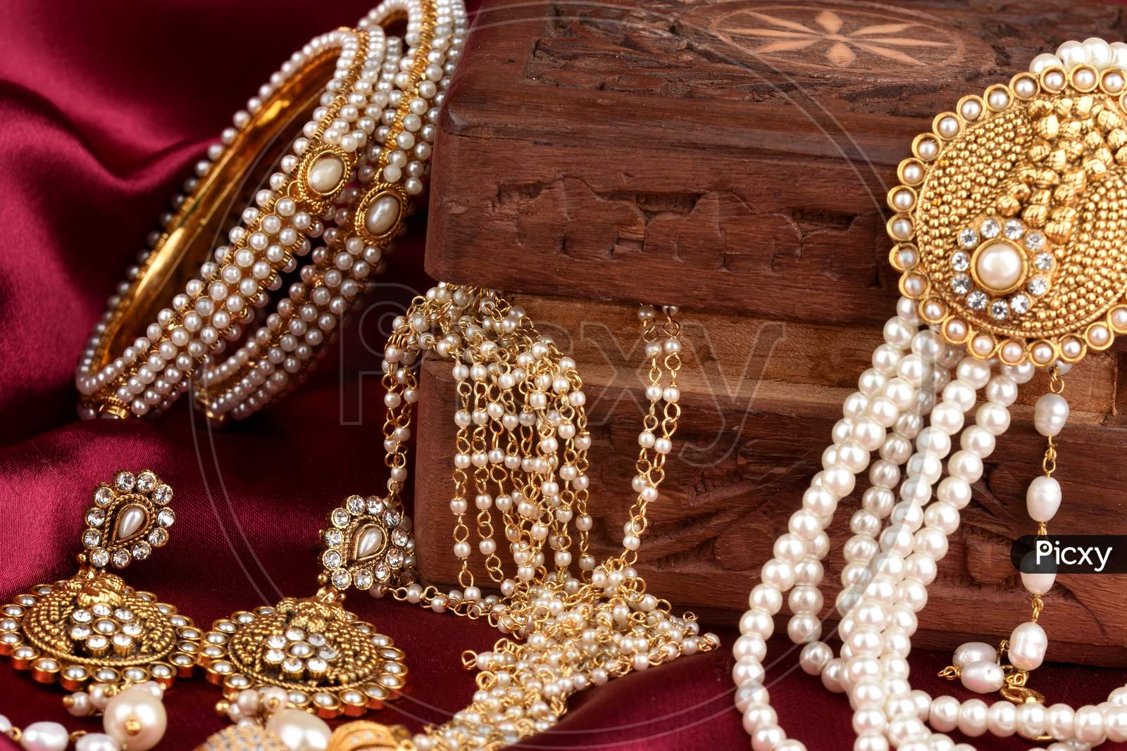 Vintage deals wedding jewellery