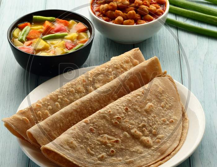 Delicious chapatti served with curries.