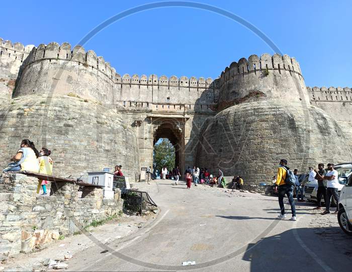 Kumbhalgarh fort entrance