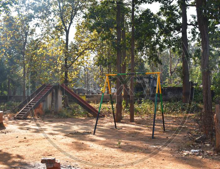 Image Of A Abdomen Playground With Broken Jhula