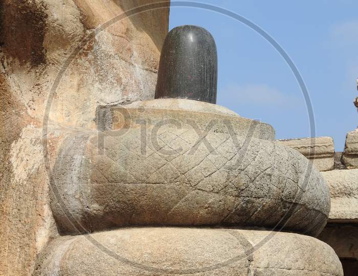 Beautiful stone carved huge Naga Lingam Lepakshi Temple Hindupur