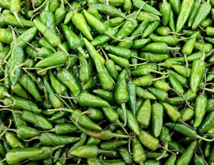 Fresh green chillies or green peppers