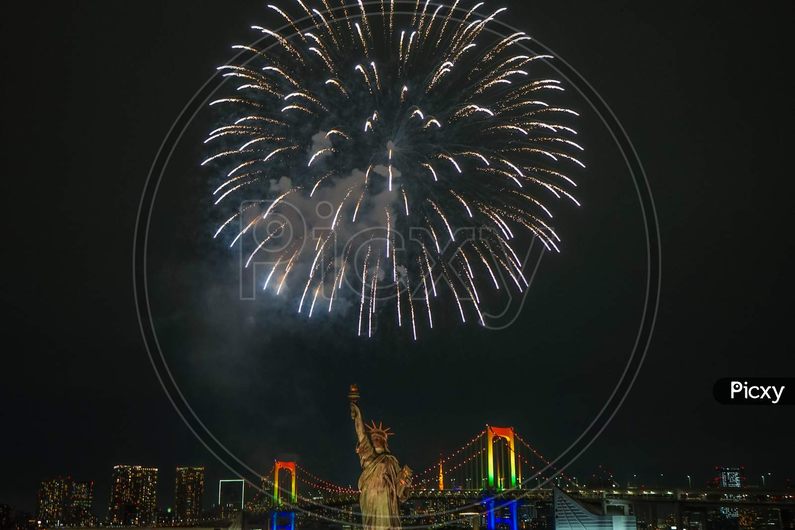 Image Of Tokyo Night View And Fireworks Odaiba Rainbow Fireworks 19 Lm Picxy