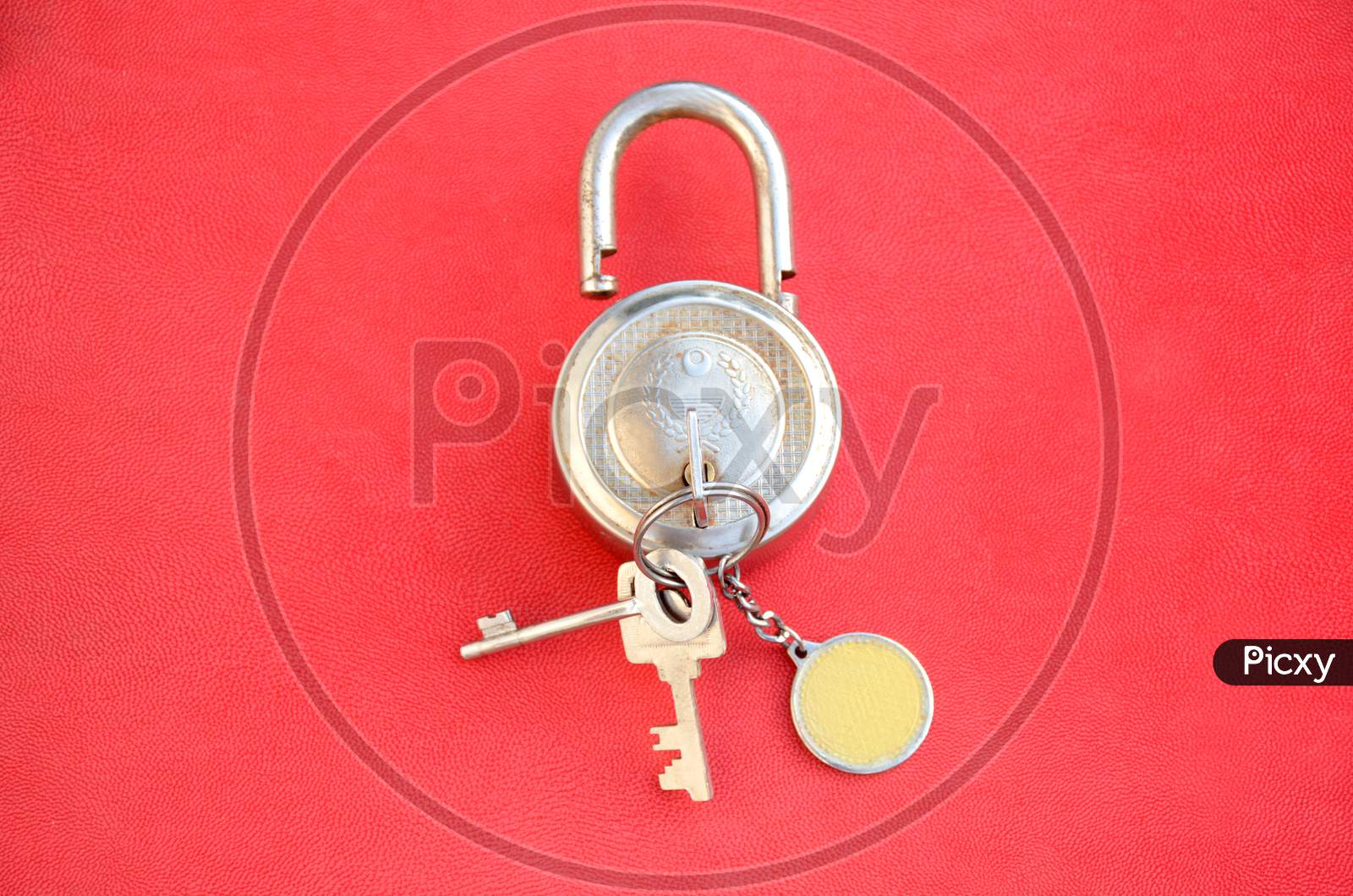 Amazon.com : HY-KO PROD Cable Lock Key Ring (KC124), Assorted colors : Key  Tags And Chains : Office Products