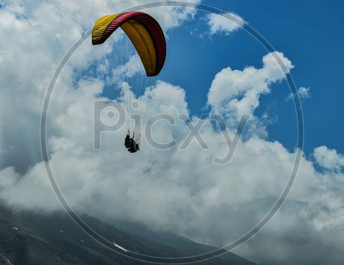 Paragliding at Rohtang Pass, Manali, Himachal Pradesh