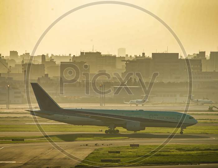 Silhouettes Of Airplanes And Cityscape (Haneda Airport)