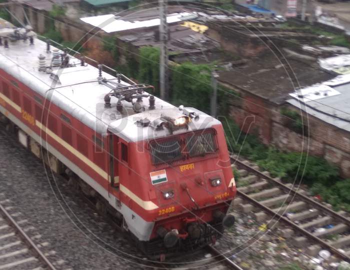 Train engine and tracks