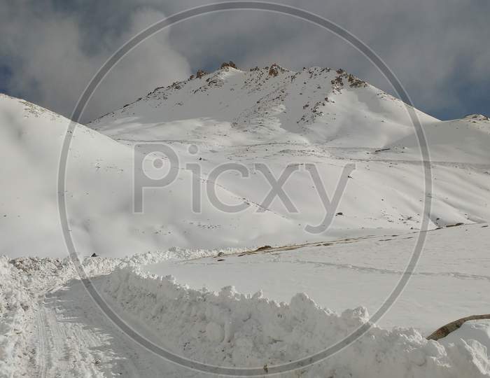 Image of leh ladakh, snow hills