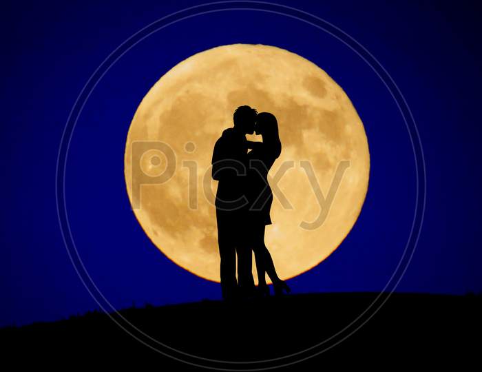 Two People To Kiss The Moon In Back