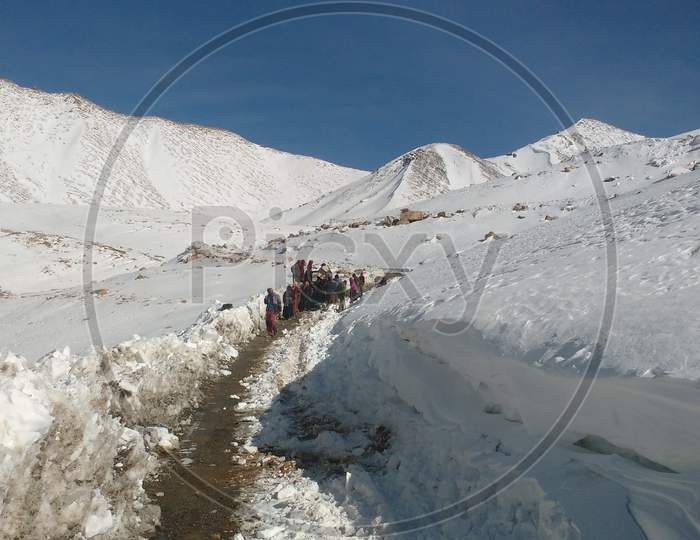 Image of snow hills in Leh ldhak UT