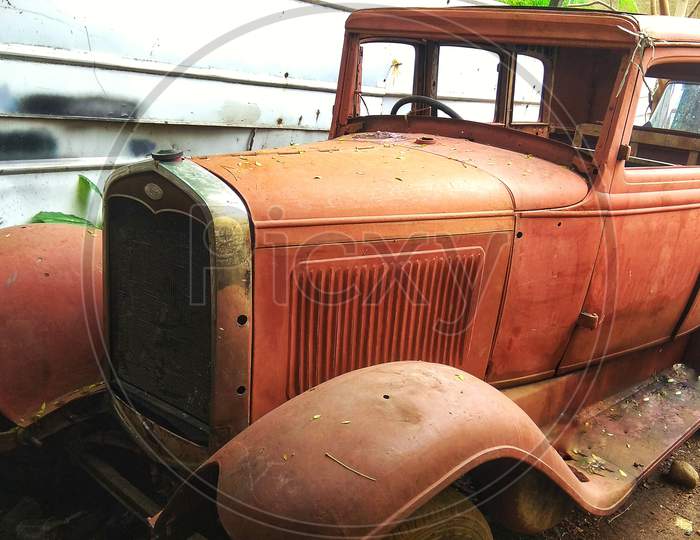 old rusted car