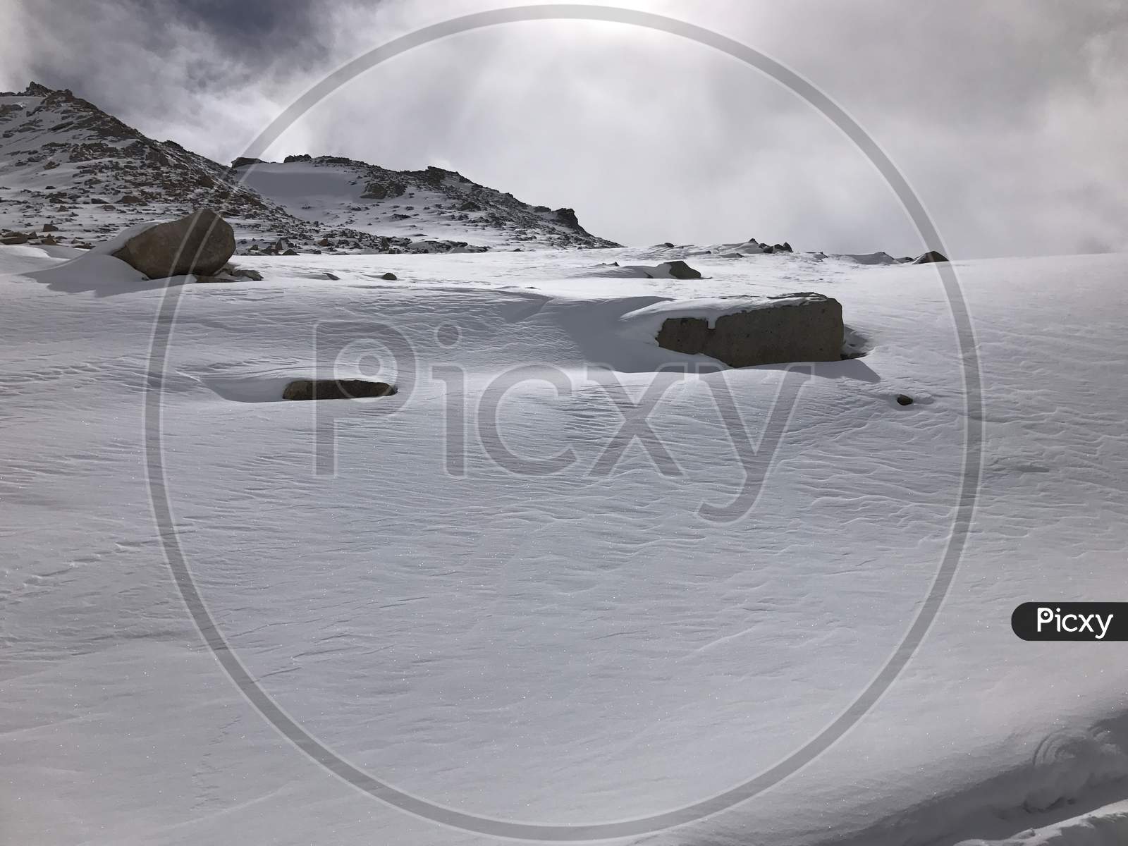 Image of snow hills in Leh ldhak UT