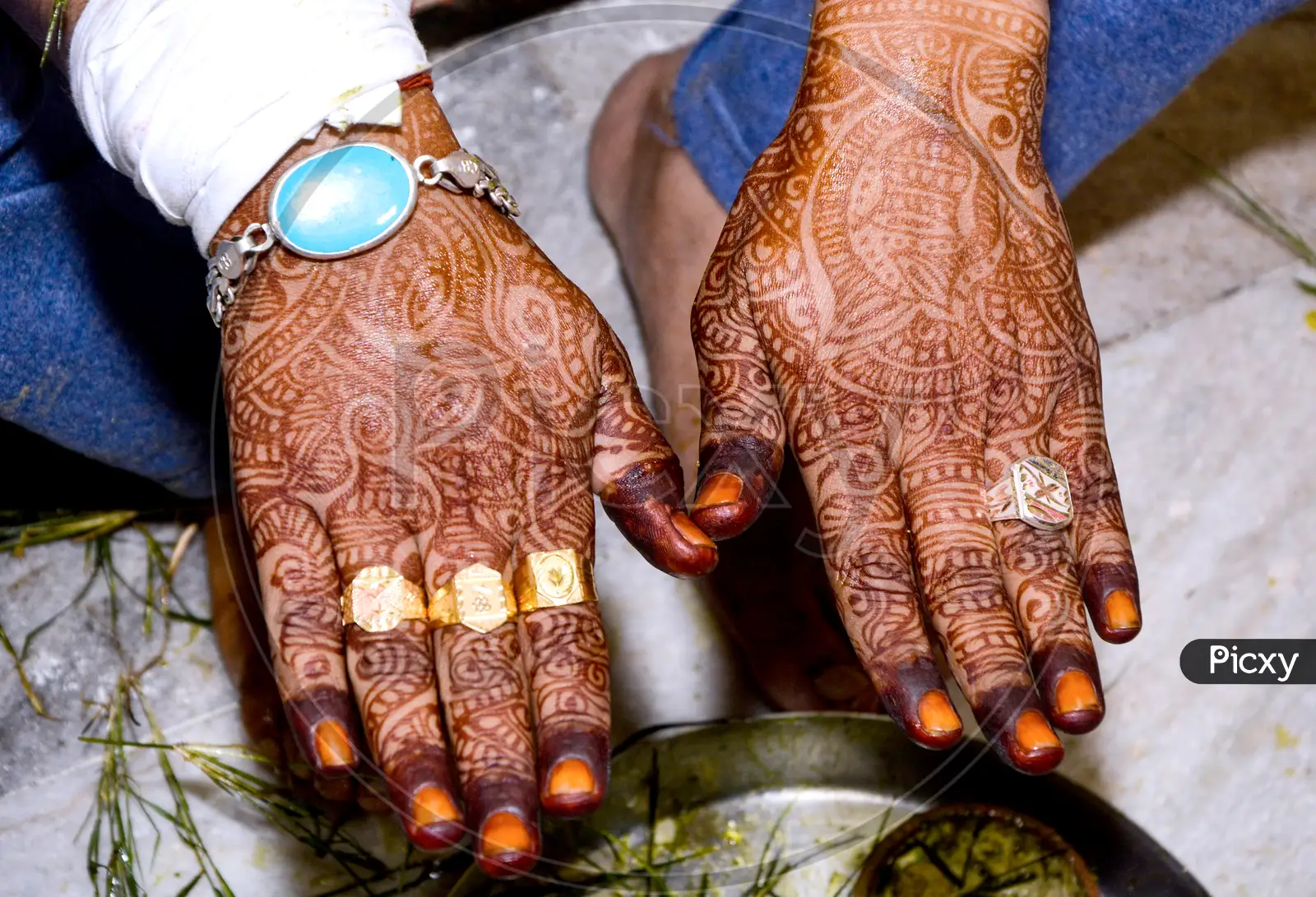 Wedding Mehandi Stock Photos and Images - 123RF