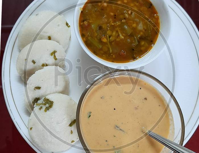 Idle sambar and chatni