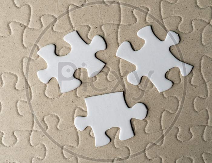 Jigsaw Puzzle On Incomplete Puzzle