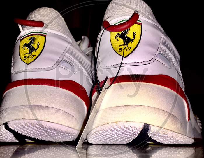 Puma ferrari best sale shoes dubai