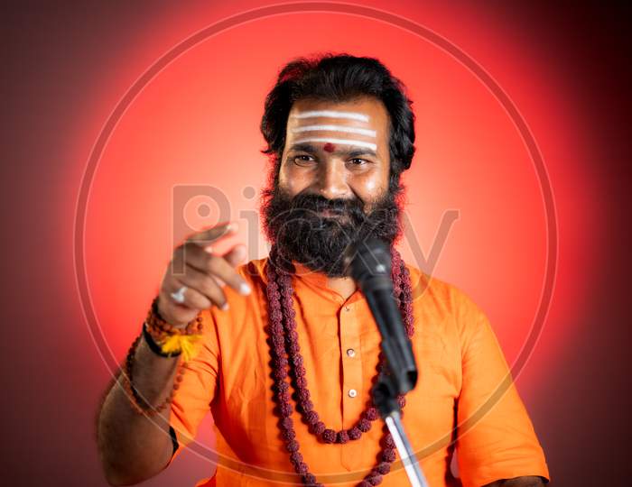 Beard Indian God Man Or Holy Guru With Rudraksha Mala Preaching Holy Vedas - Concept Of Religious Teachings By Monks At Temples