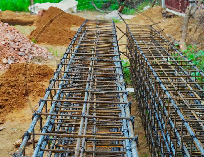 Using Steel Wire For Securing Steel Bars With Wire Rod For Reinforcement Of Concrete Or Cement. Focus To Steel Wire