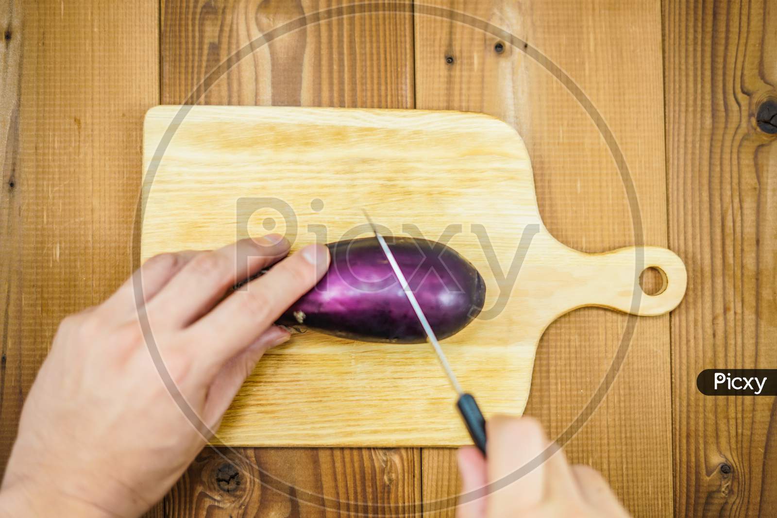 Image To Cut The Eggplant In A Cutting Board