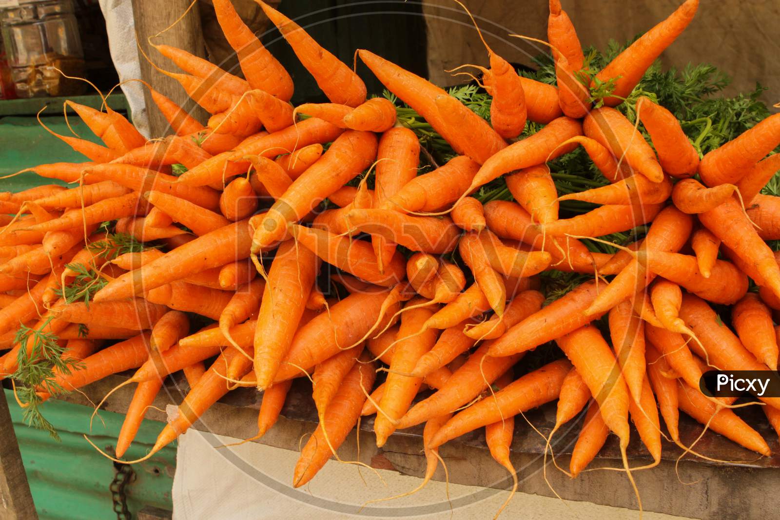 Image of fresh carrots for sale in Munnar, Kerala, IndiaAV876362Picxy