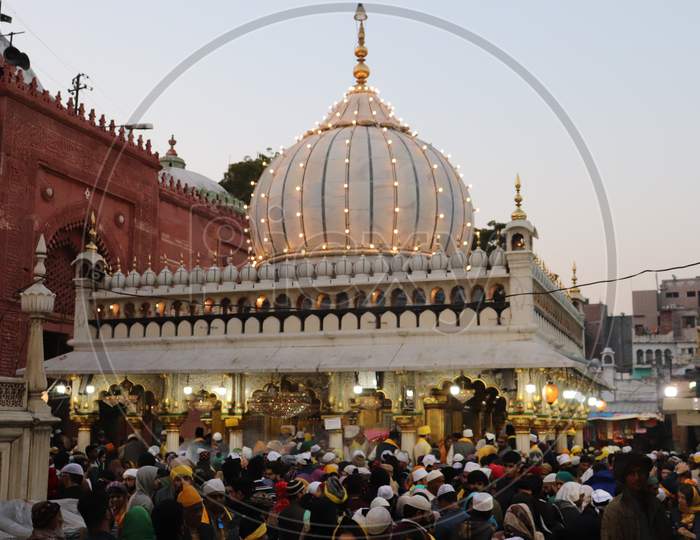 Image of Hazrat Nizamuddin auliya dargah in New Delhi-GD474941-Picxy