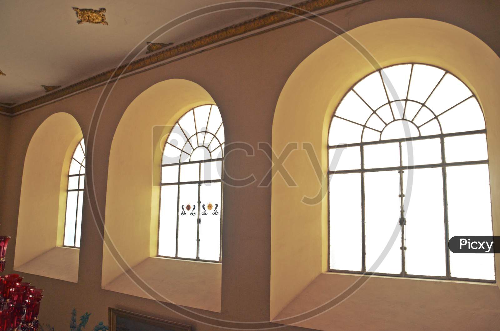 window pattern at jai vilas palace