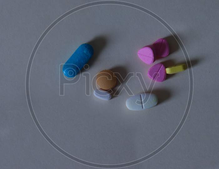 Large size image of Pharmaceutical Tablets in light background