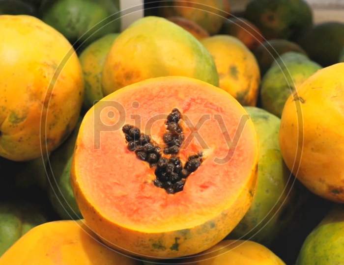 Fresh Papaya Fruits are ready to sell in farmers market