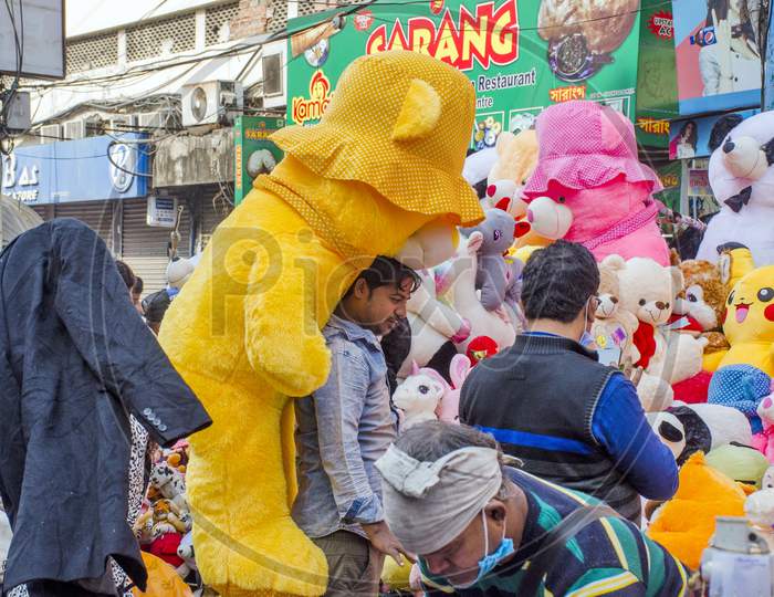 soft toys seller at new market kolkata