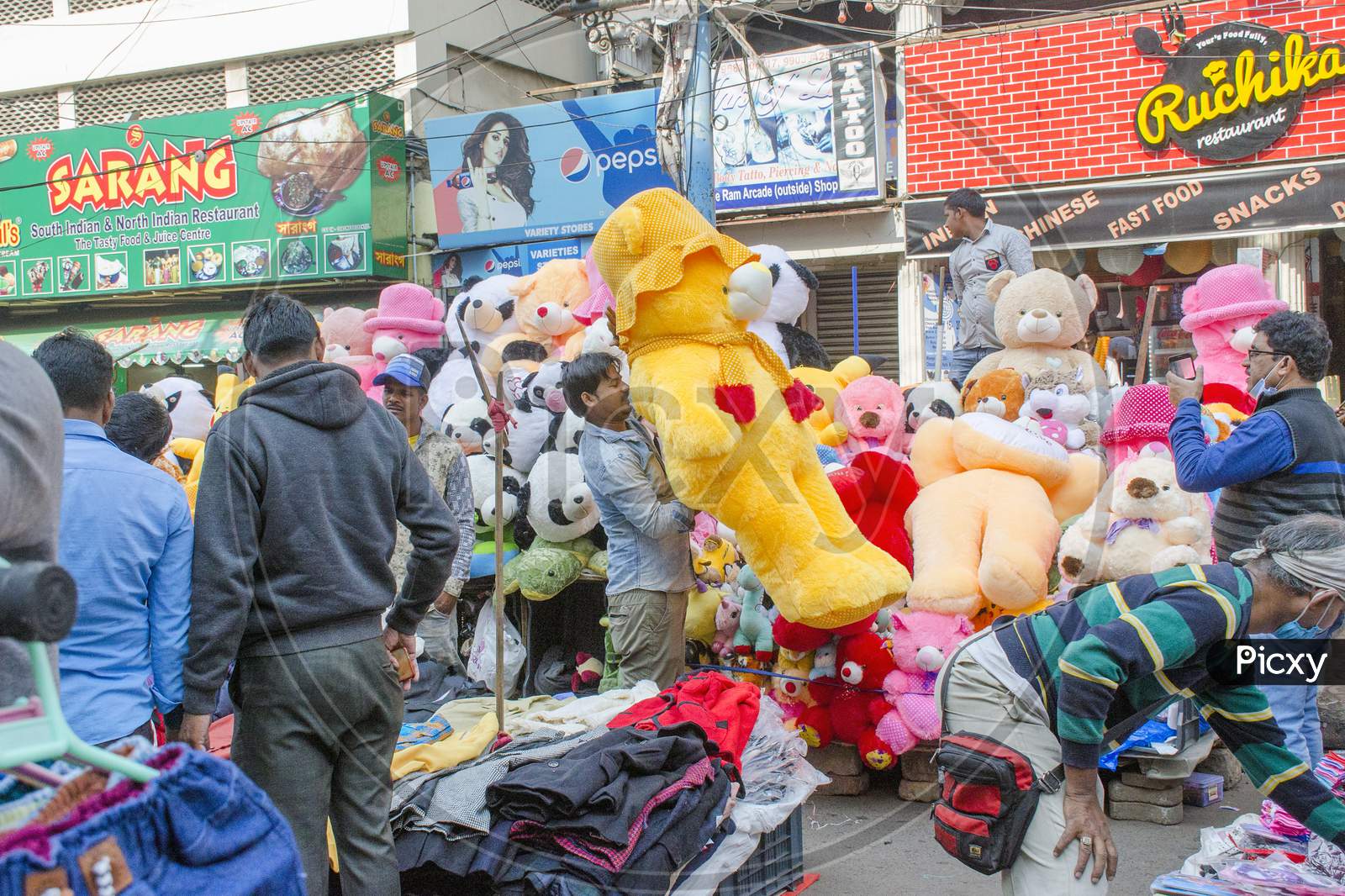 soft toys seller at new market kolkata