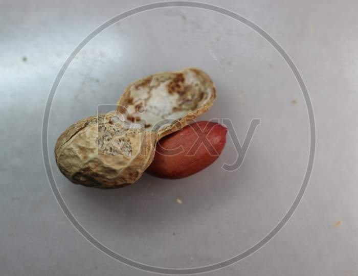 Unpeeled Peanut With Shells