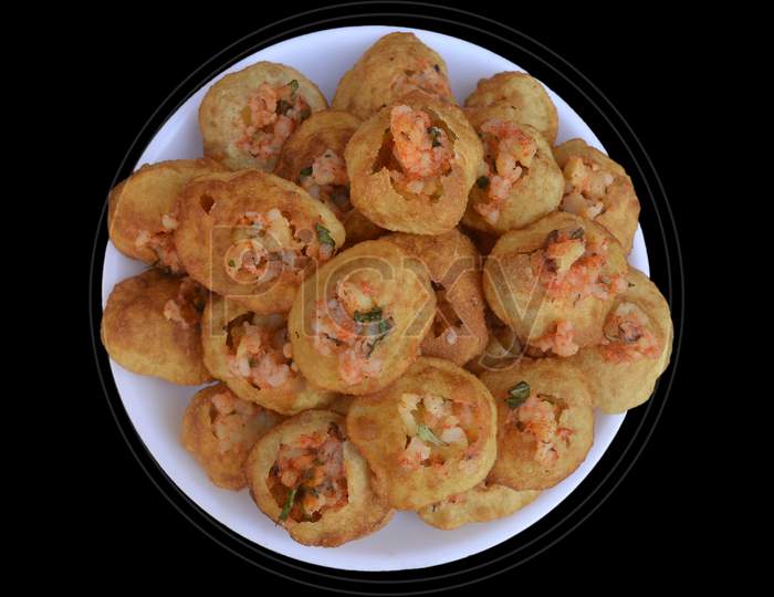 indian panipuri or golgapa dish
