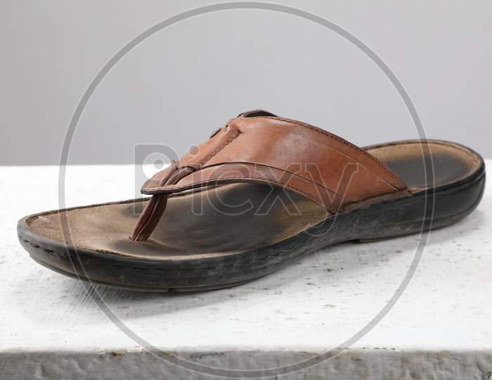 Men's Brown leather chapple