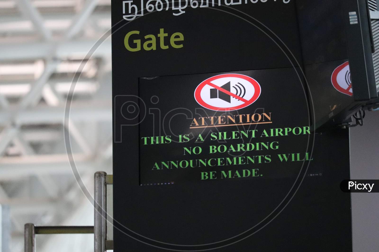 Chennai Airport   Silent Airport Display Information  With English  And Tamil  Langues